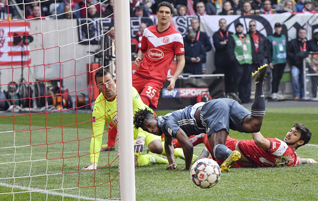 БУНДЕСЛИГА: Бајерн сигуран против Диселдорфа за повратак на прво место, Аугсбург прекинуо низ Ајнтрахта