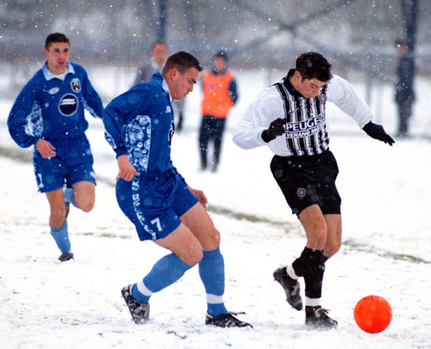 СТРАШНА ТРАГЕДИЈА У БЕОГРАДУ: Обесио се бивши фудбалер Звезде (ВИДЕО)