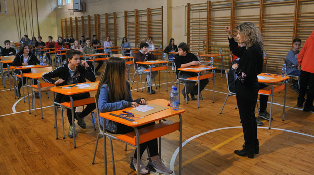 Ученицима дали погрешне задатке