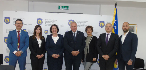 УДРУЖЕНО ДО ОСУМЊИЧЕНИХ: Тужиоци за ратне злочине из Србије код колега у БиХ

