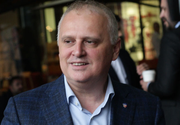 Весић: Многе локалне самоуправе на мети богатих појединаца


