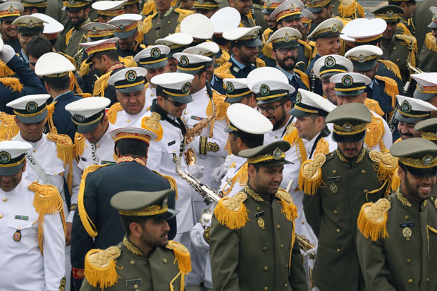 ВОЈНА ПАРАДА У ТЕХЕРАНУ: Нови борбени авиони парали небо, продефиловао и С-300 (ВИДЕО)