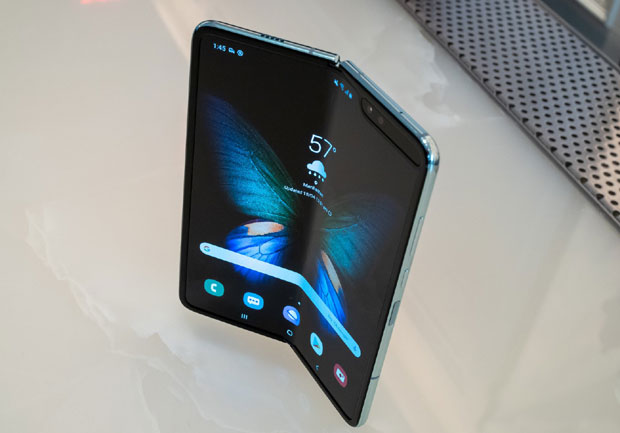 НОВИ ПРОБЛЕМИ ЗА САМСУНГ: Корисницима се “распада” Galaxy Fold