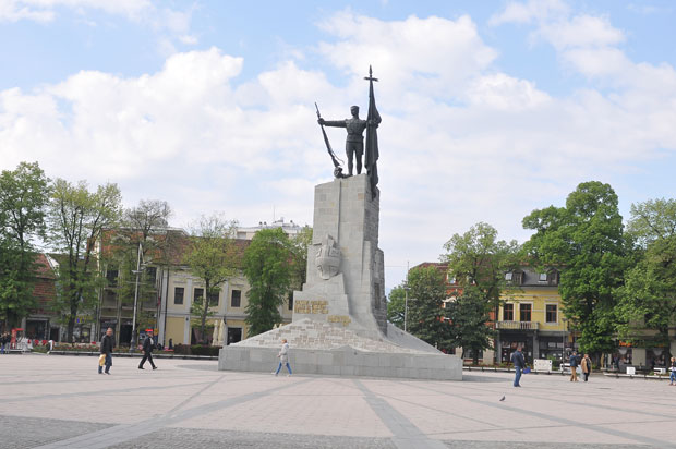 КРАЉЕВЧАНИ СВЕЧАНО ОБЕЛЕЖИЛИ ИМЕНДАН ГРАДА: Од Рудог Поља до краља