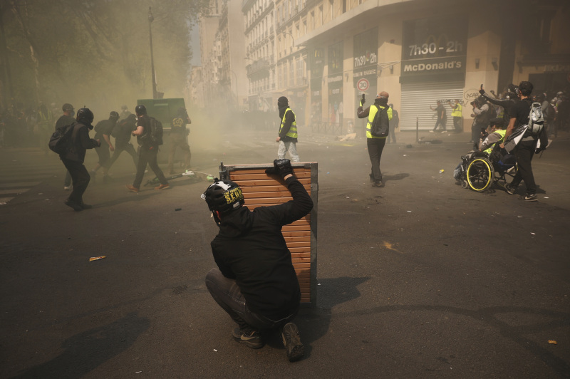 Жути прслуци: Нотр Дам није једини проблем у држави