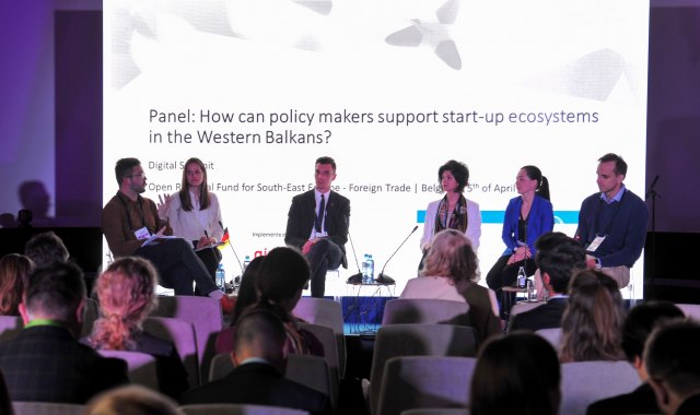 БУРНО НА ПАНЕЛУ У БЕОГРАДУ: Проблеми због државе Косово