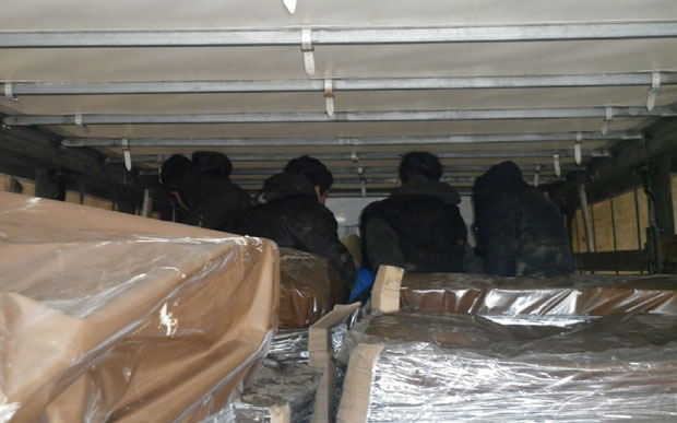 Грчка: Заустављен камион са 59 миграната