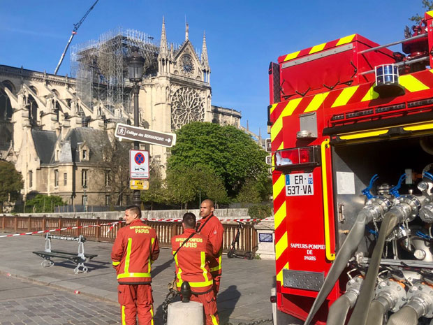 КАКО ЈЕ СПАСЕНА БОГОРОДИЧИНА ЦРКВА: Угарак из Париза за успомену