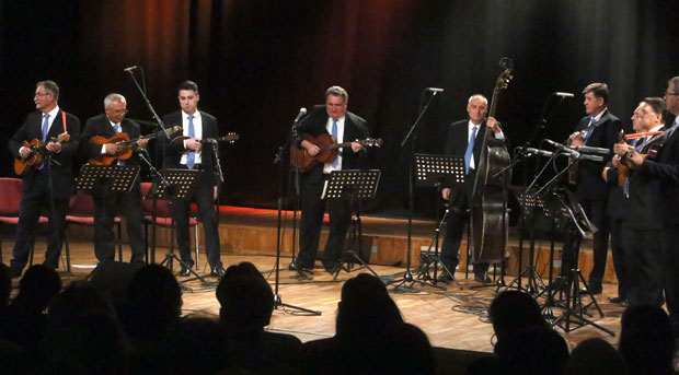 Три и по деценије доктори уз тамбурицу