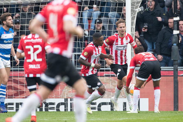 БОРБА ЗА ТИТУЛУ У ХОЛАНДИЈИ: ПСВ опет изједначен са Ајаксом