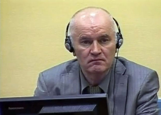 ДОКУМЕНТАРАЦ СУЂЕЊЕ РАТКУ МЛАДИЋУ: Компликовани лавиринти и изазови судске правде између жртава и починиоца