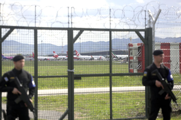 РАСВЕТЉЕНА МИЛИОНСКА ПЉАЧКА: Ухапшене четири особе због крађе на аеродрому