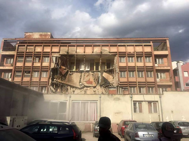 ЈЕДНА ОСОБА ПОД РУШЕВИНАМА: Урушио се хотел у Јужној Косовској Митровици