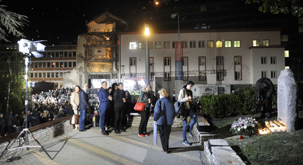 Одата почаст погинулим радницима РТС-а у НАТО бомбардовању (ФОТО)