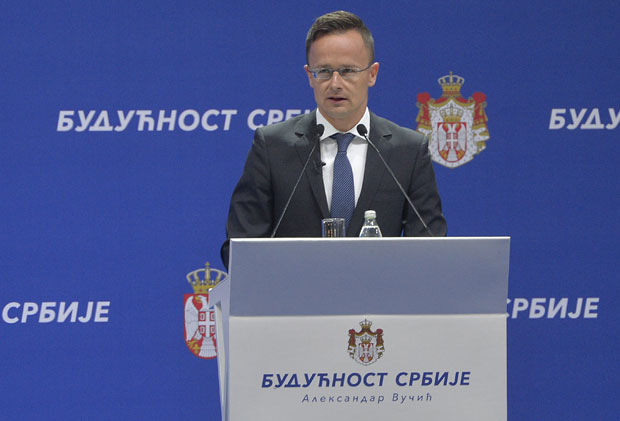 Сијарто: Међународна заједница да не популарише миграције
