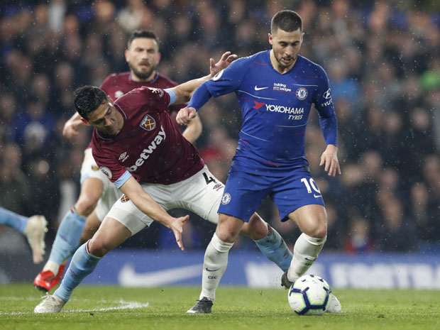 Берли: Челси зависи од Азара, а он никада неће достићи Месија