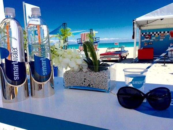 Ново омиљено пиће купаца Кока Коле је - флаширана вода