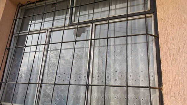 ИНЦИДЕНТИ НА КОСМЕТУ: Пуцњи на кућу, крађа аутомобила