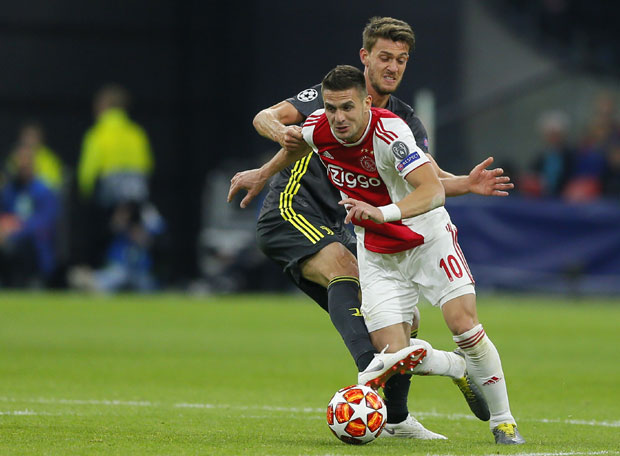 АЈАКС 160, ТАДИЋ 55: Српски фудбалски маестро и холандски клуб руше рекорде у актуелној сезони 