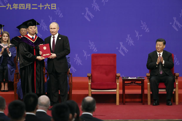 Путин постао почасни доктор водећег кинеског универзитета