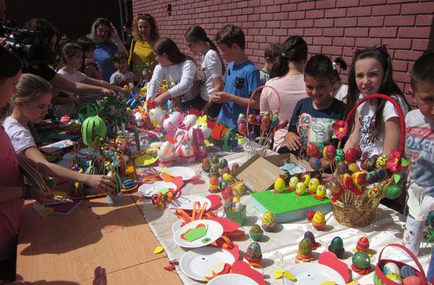 ОШ “КАДИЊАЧА” У ЛОЗНИЦИ: Светковина свима мила 