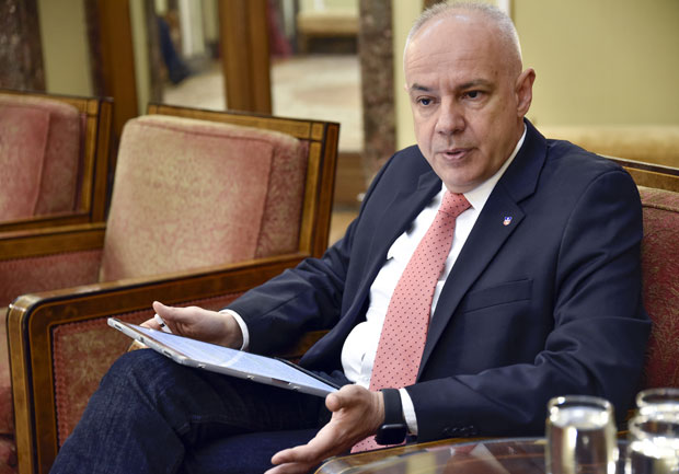 Радојичић: Из операционе сале јурим у свој кабинет