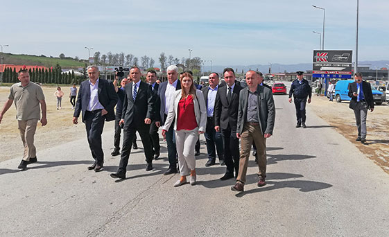 ПРОТЕСТ НА АДМИНИСТРАТИВНОЈ ЛИНИЈИ: Петровићеви прешли Мердаре, па се вратили...