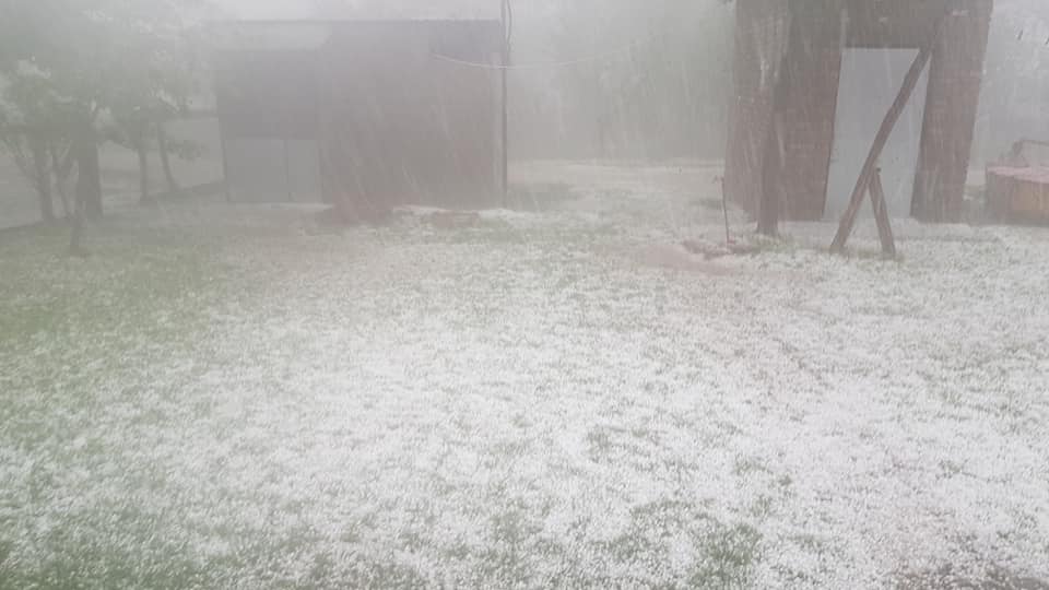 ГРАД ЈЕ ПРОТУТЊАО СРБИЈОМ И ЧИТАВИМ БАЛКАНОМ:Куглице величине кликера прекриле Војводину (ФОТО)