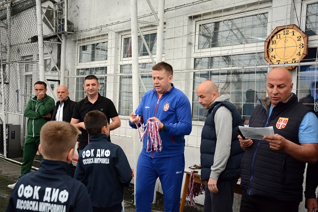 МЕДАЉЕ И ПЕХАРИ НАЈБОЉИМ ЕКИПАМА: Завршена Минимакси лига Косовске Митровице