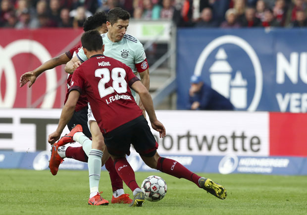 БУНДЕСЛИГА: Бајерн није искористио кикс Дортмунда, трка за титулу се наставља