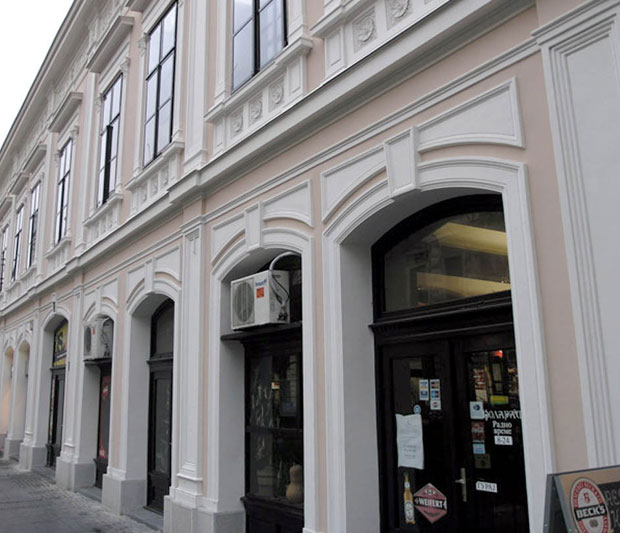 Изложба Црвена стрела у Кући легата