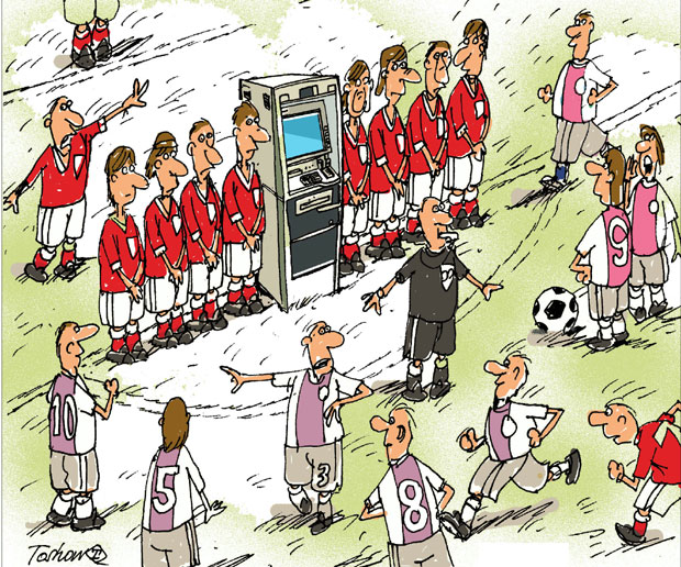 ВЛАДАРИ ИЗ СЕНКЕ: Моћни менаџери већ деценијама вуку готово све битне конце у српском фудбалу