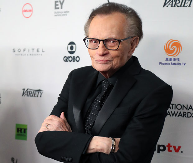 ЛАРИ КИНГ ДОЖИВЕО СРЧАНИ УДАР: Борба са здравственим проблемима славног водитеља