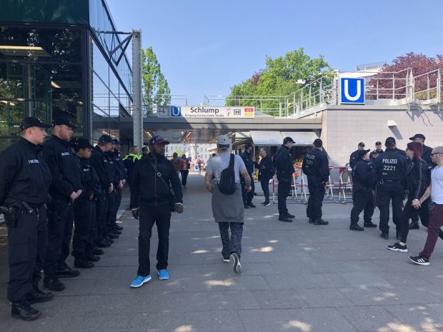 Ауто улетео у шопинг центар у Хамбургу, нема повређених