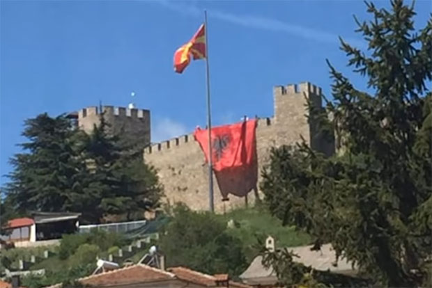 Кажњен због истицања албанске заставе на тврђави у Охриду