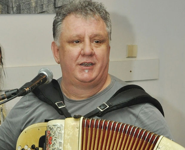 ИЗБОДЕН ХАРМОНИКАШ: Слободан Бетулић - Бетула нападнут после туче, ухапшен осумњичени