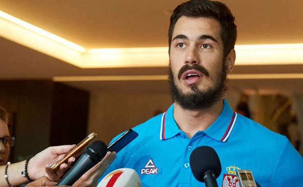 ОГЛАСИО СЕ КАЛИНИЋ ПОВОДОМ ПОРНО СНИМКА: Ко хоће да честита, нека честита...