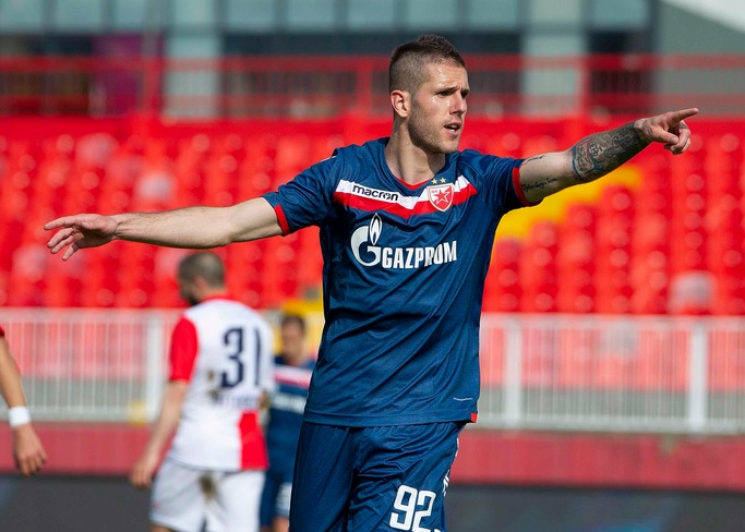 ЦРВЕНО-БЕЛИ ХЛАДЕ ШАМПАЊАЦ: Звезда после победе у Новом Саду корак ближа титули