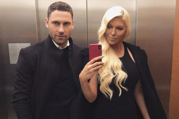 ПОСЛЕ ПРИЧА О РАЗВОДУ: Карлеуша једном сликом показала да између Душка и ње љубав цвета (ФОТО)
 