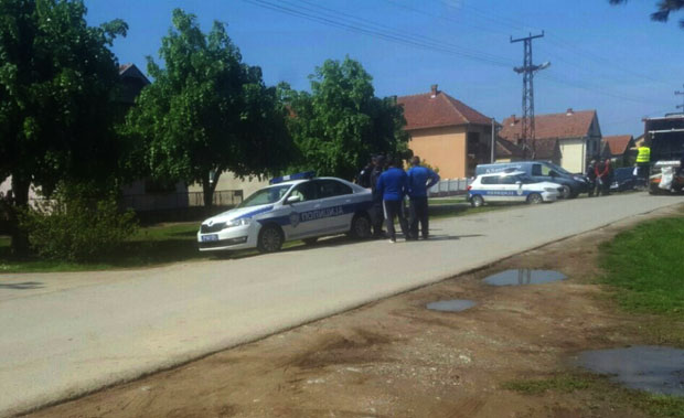 ЗЛОЧИНЕ КОД МАЧВАНСКЕ МИТРОВИЦЕ: Преклао стрица на улици (ФОТО)