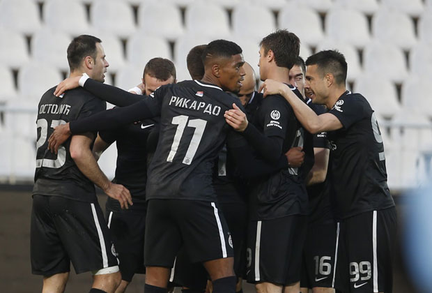 ВАЉАК КРЕНУО ИЗ ЗАМКЕ: Партизан направио први корак ка мирној луци