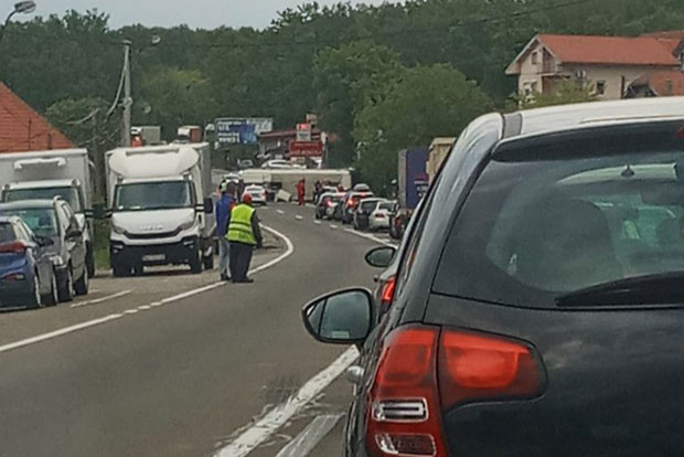 СТРАВИЧАН СУДАР НА ИБАРСКОЈ МАГИСТРАЛИ: Повређени у тешком стању хитно превезени у Ургентни!