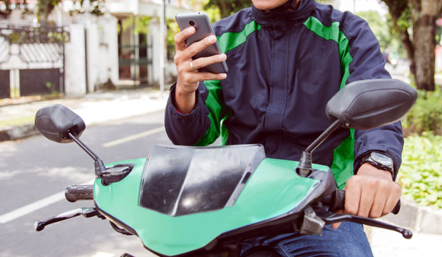 На скутеру отели мобилни телефон