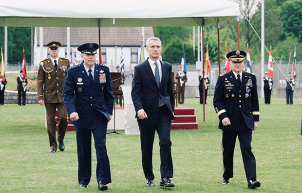 СТОЛТЕНБЕРГ ПОДСЕТИО НОВОГ КОМАНДАНТА НАТО-А: Пазити се „агресивне Русије“