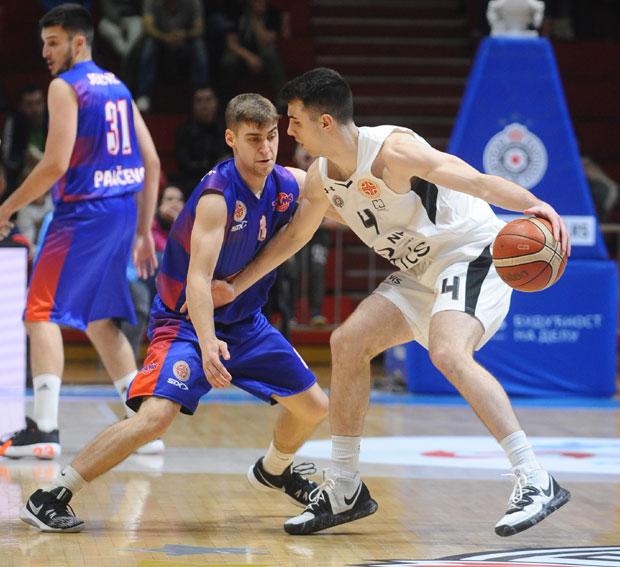 СА ДИПЛОМОМ НА ТИТУЛУ: Пушица пресрећан због повратка у Партизан