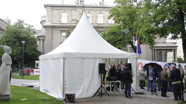 Сад нинџе чувају протесте