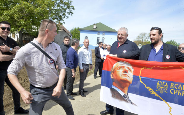 ШЕШЕЉ О НАПАДИМА ПРЕДСЕДНИЦЕ ХРВАТСКЕ: Колинда нека не брине подржаћу је