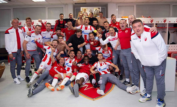 ВЕЛИКО СЛАВЉЕ НА МАРАКАНИ: Ево како су фудбалери Звезде прославили титулу са навијачима (ФОТО/ВИДЕО)