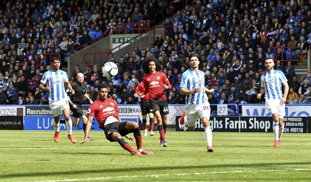 ПЛ: Јунајтед се ремијем опростио од ЛШ, Челси тријумфом до трећег места на табели