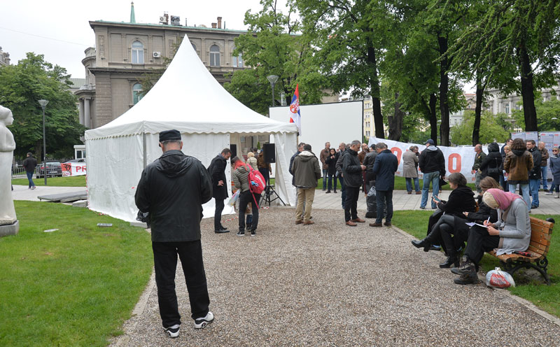 Јеремић дежурао крај шатора